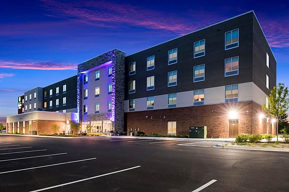 Holiday Inn Express & Suites Chicago - Hoffman Estates By IHG
