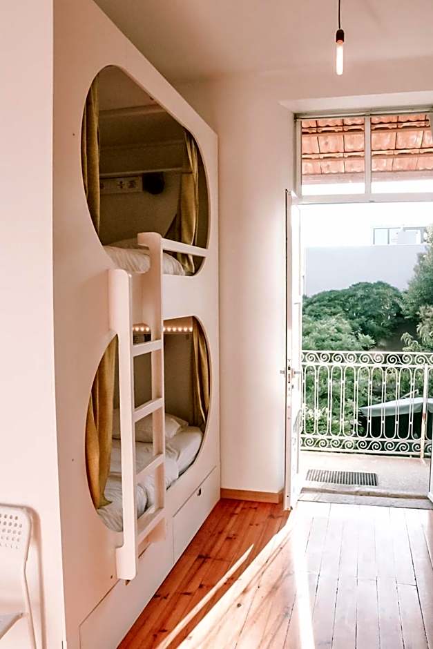 Urban Garden Porto Central Hostel