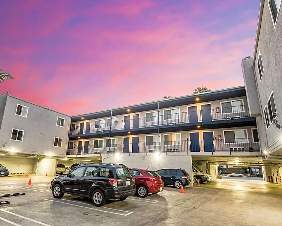 Travelodge by Wyndham Culver City