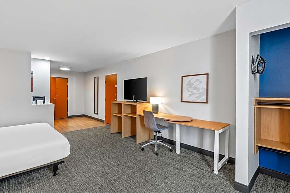 Spark by Hilton Shawnee