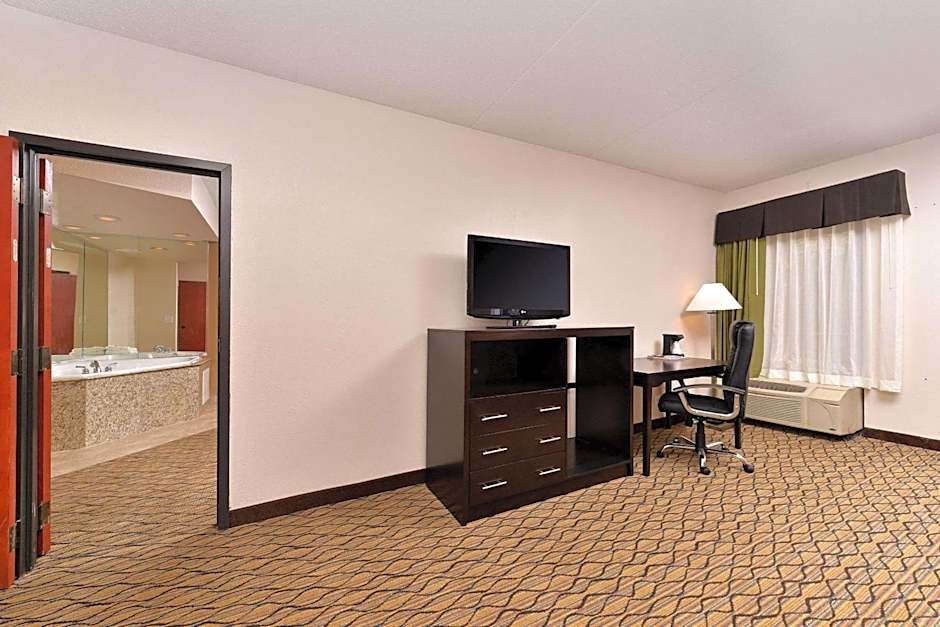 Quality Inn & Suites Matteson near I-57