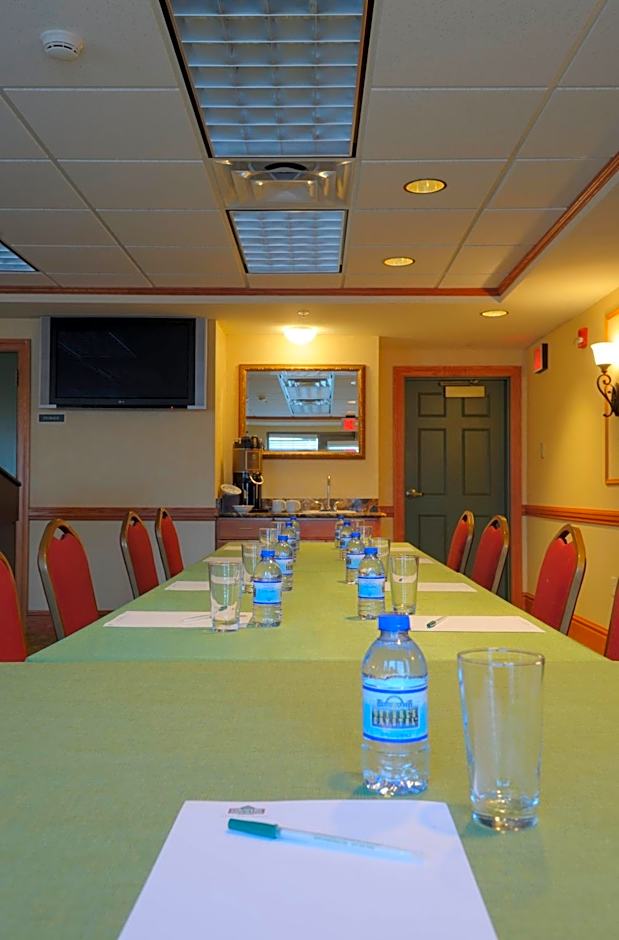 Country Inn & Suites by Radisson, Grand Forks, ND