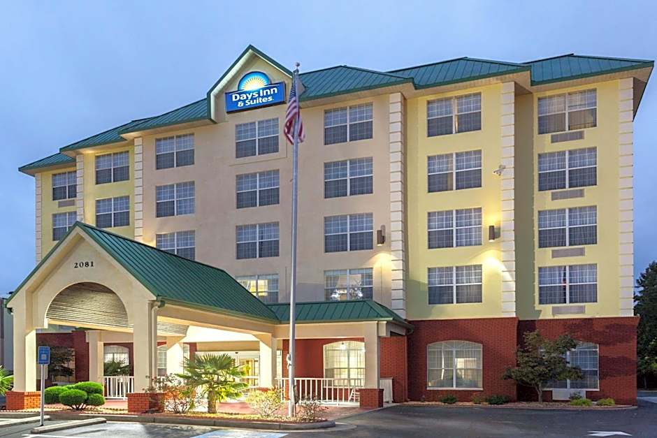 Photo 1 of 43 of Days Inn & Suites by Wyndham Tucker/Northlake
