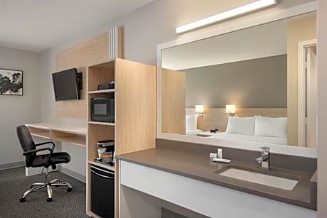 Queen Room with Two Queen Beds - Non-Smoking
