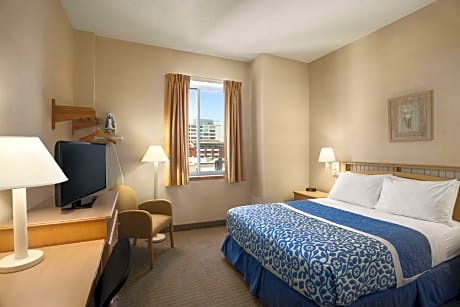 1 Queen Bed Non-Smoking