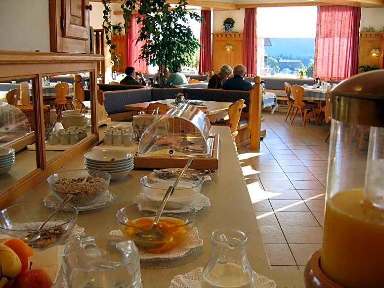 Hotel Pension Sonnenuhr