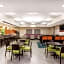 La Quinta Inn & Suites by Wyndham Bush Intercontinental Airport East