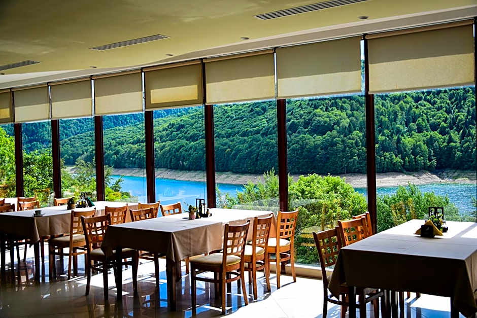 Hotel Valea cu Pesti