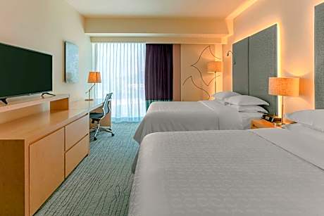 2 Queen Beds, Mountain View, Rain Shower