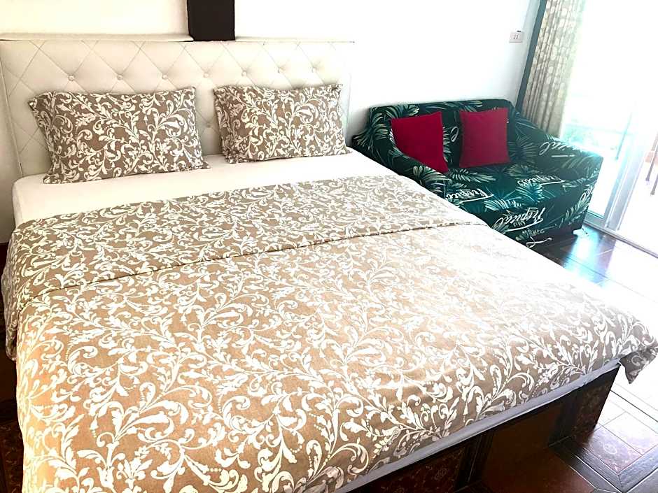 Yellow House Koh Sichang