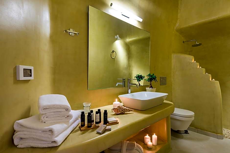 Kima Oia Suites