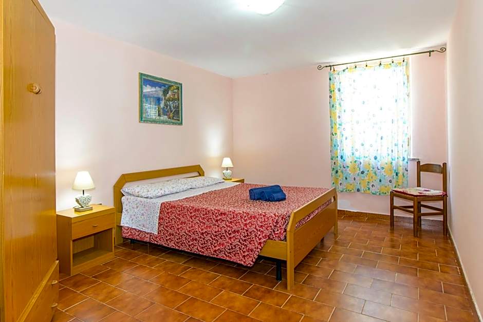 Appartamenti in Villa con ampio giardino esterno