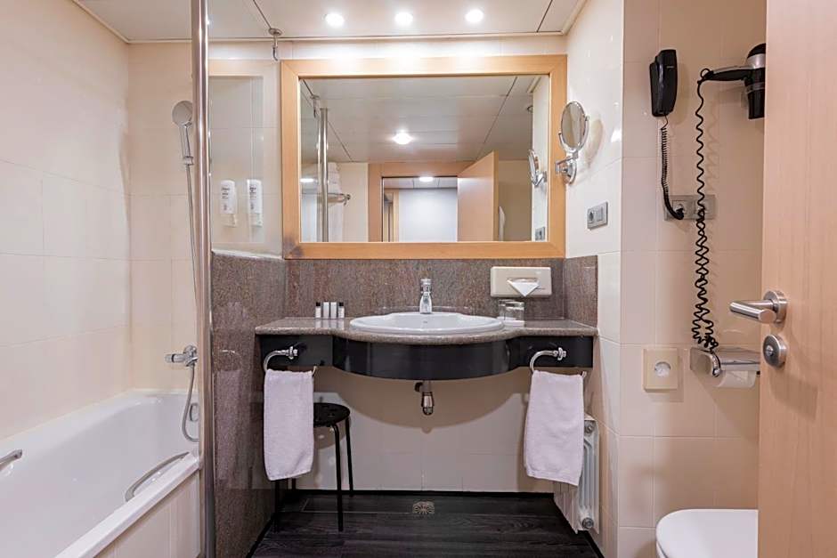 Suites Plaza Hotel & Wellness