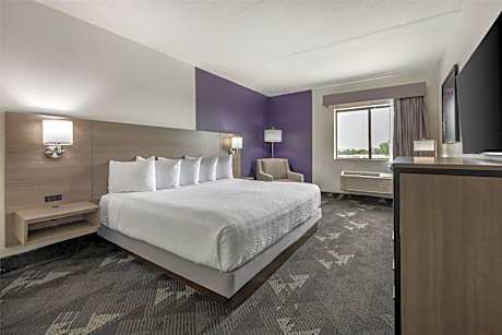 King Room with Sofa Bed and Roll-In Shower - Disability Access/Non-Smoking