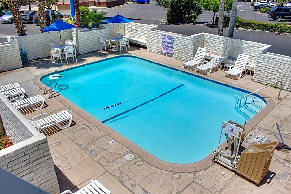 Motel 6-Bakersfield, CA - South