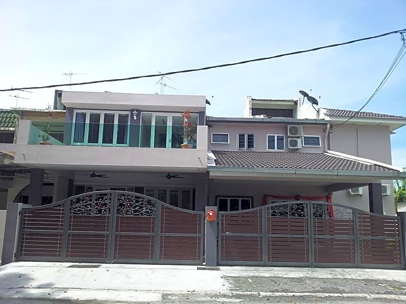 Photo 1 of 50 of Bercham Vacation House