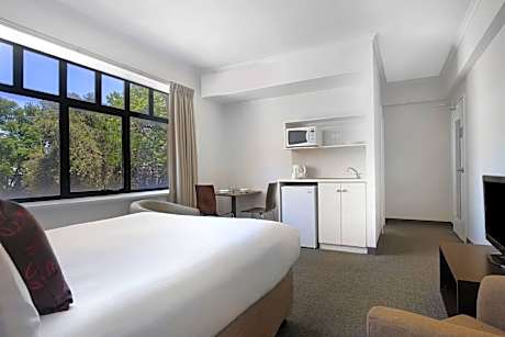 Studio Queen Room - Weekly Housekeeping