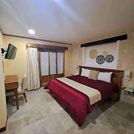 Deluxe King Suite