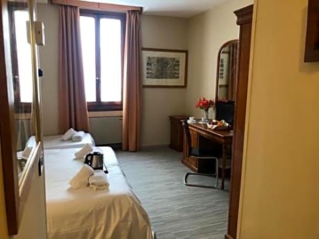 Basic Triple Room