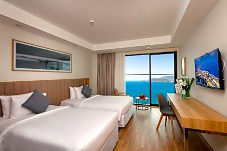 Premium Twin Room with Sea View and Balcony