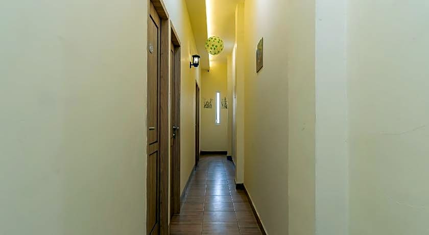 RedDoorz Plus Near RS Royal Taruma Grogol