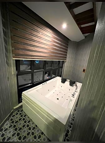 Deluxe Room with Jacuzzi