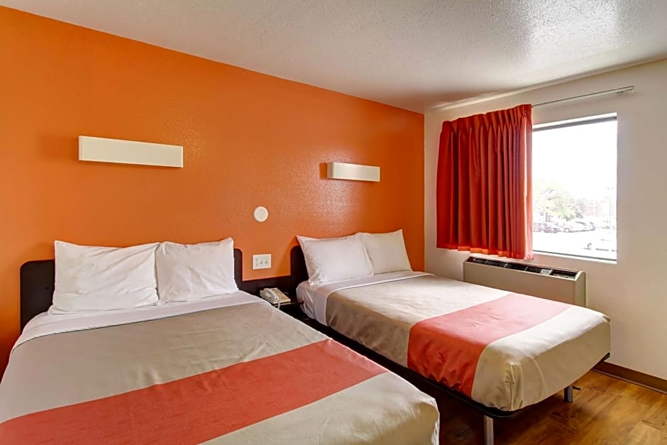 Motel 6-Amherst, OH - Cleveland West - Lorain