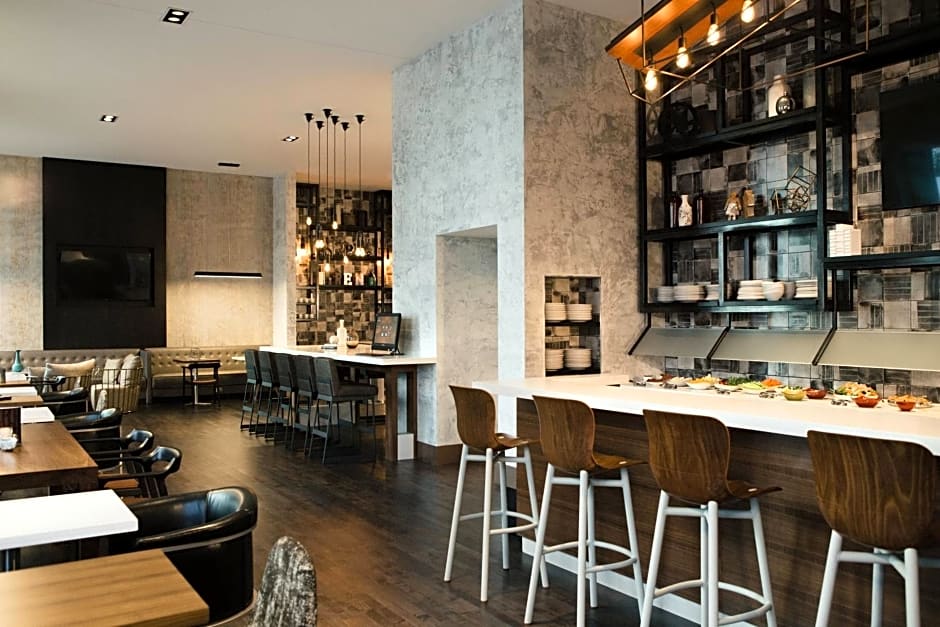 Renaissance Chicago Downtown Hotel