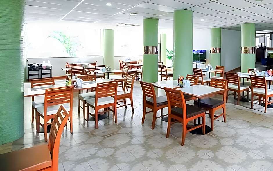 Crown Bts Nana Hotel