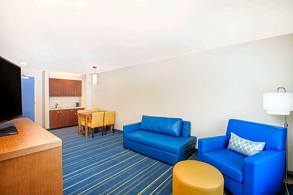 Days Inn & Suites by Wyndham Kearney NE