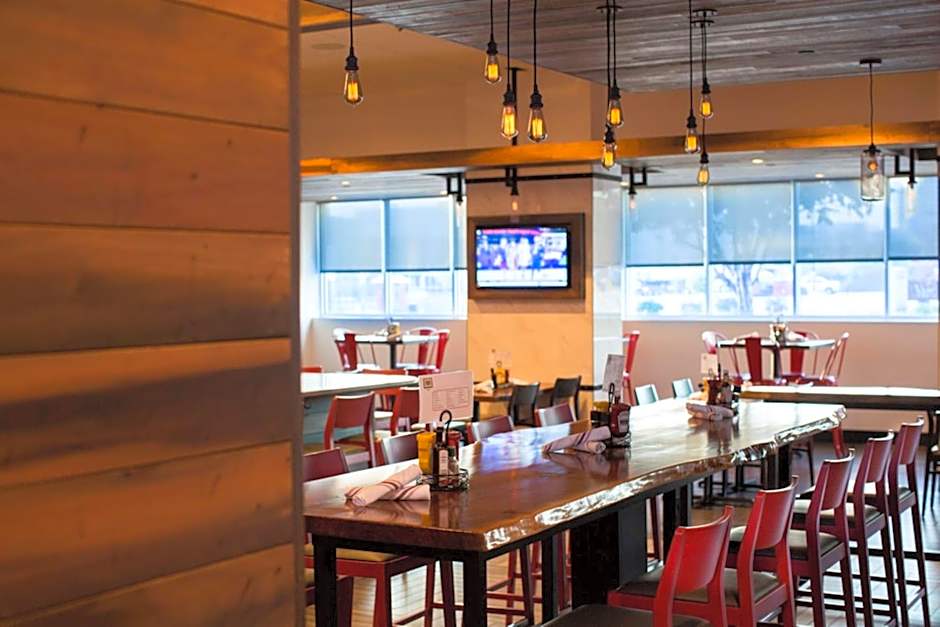 Holiday Inn Omaha Downtown Waterpark By IHG