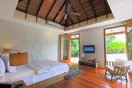 Deluxe Sunset Beach Villa with Private Pool