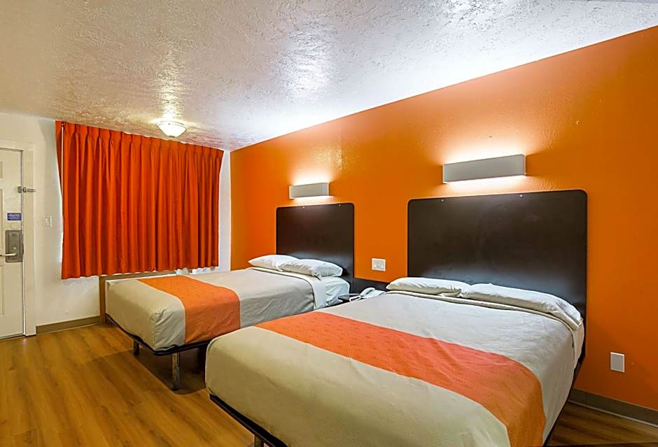 Motel 6-Madisonville, TX