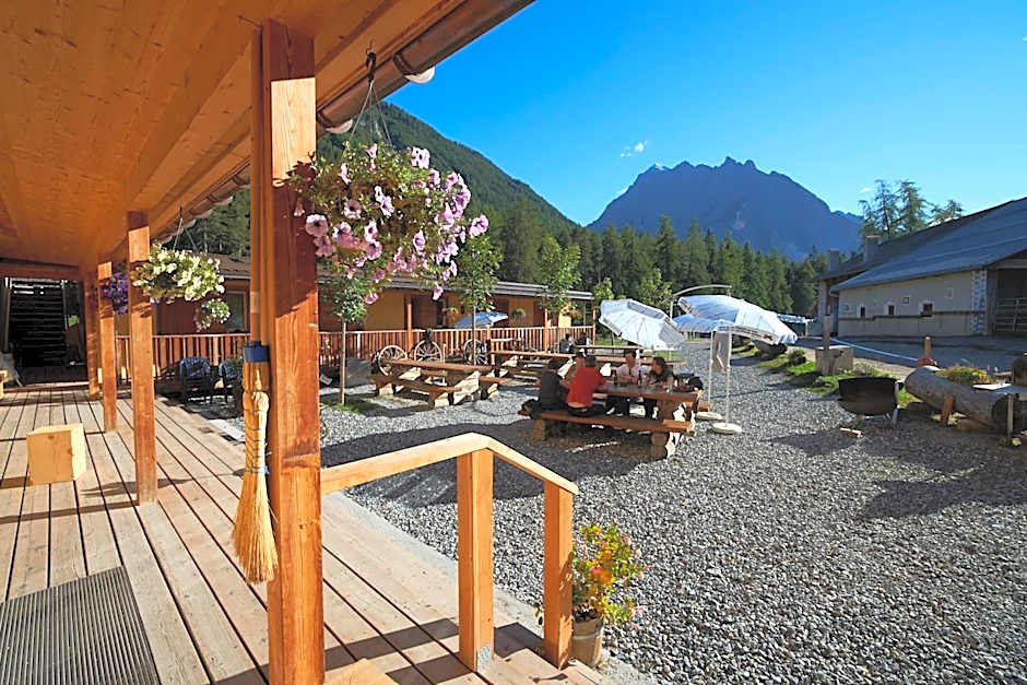 Reitstall und Saloon San Jon