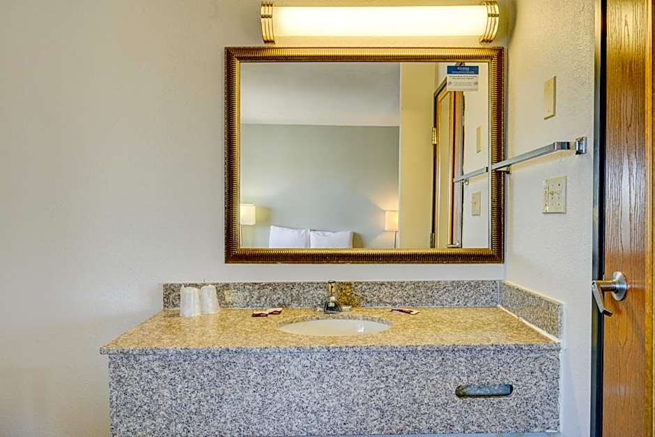 Capital O Travelers Inn Lawton Fort Sill