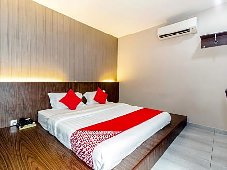 Super OYO 340 Comfort Hotel