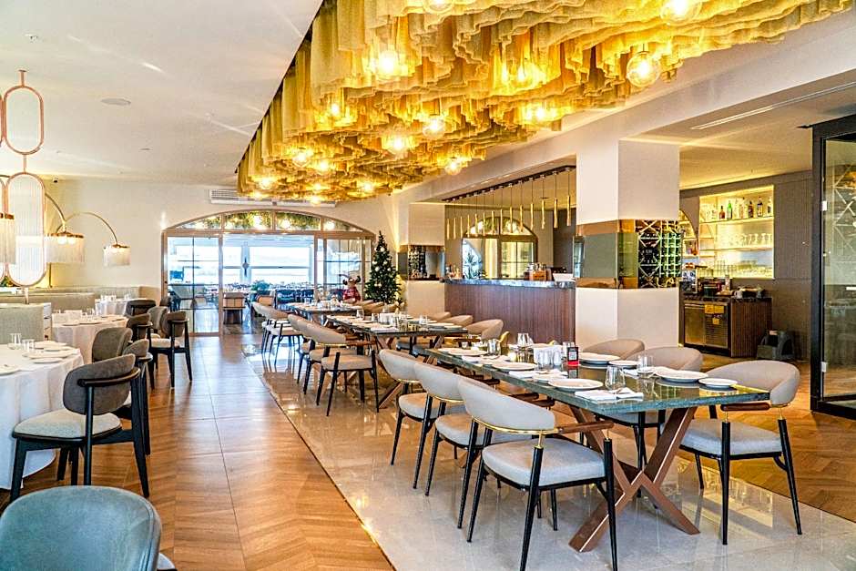Wellborn Luxury Hotel