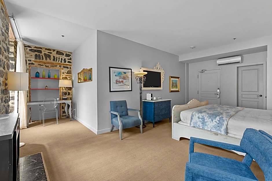 Auberge Place d'Armes - Par Aneyro