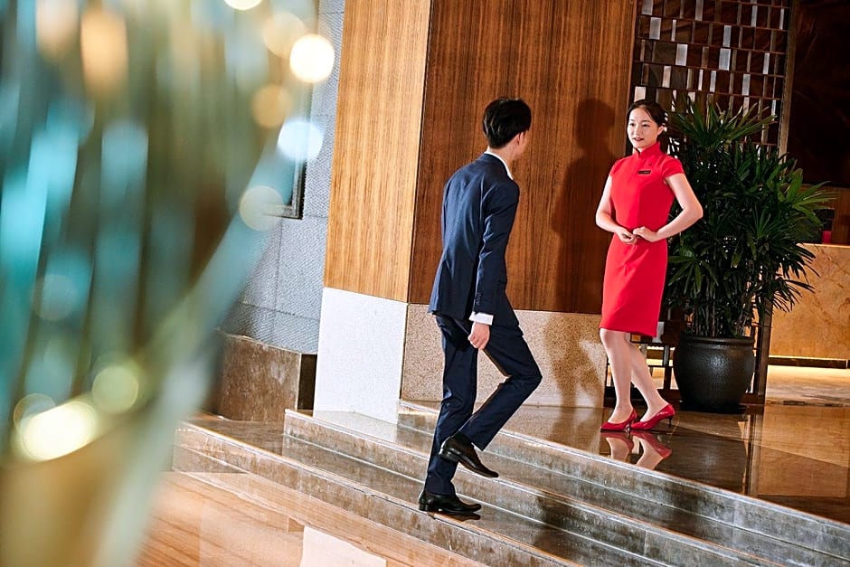 HUALUXE Ningbo Harbor City By IHG