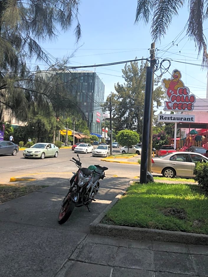 Hostal Guadalajara Cosmopolitan Providencia