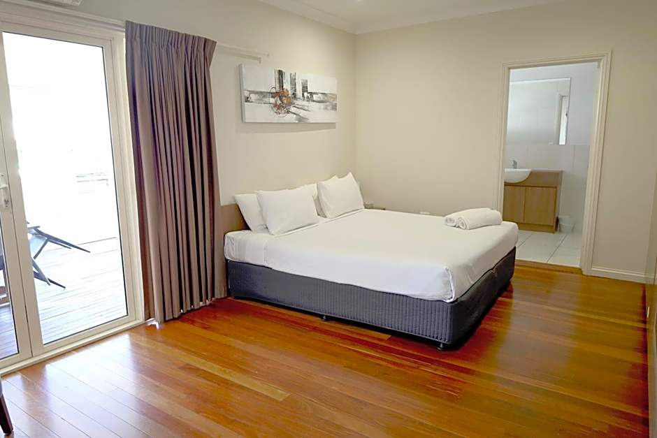 The Australian Hotel Motel