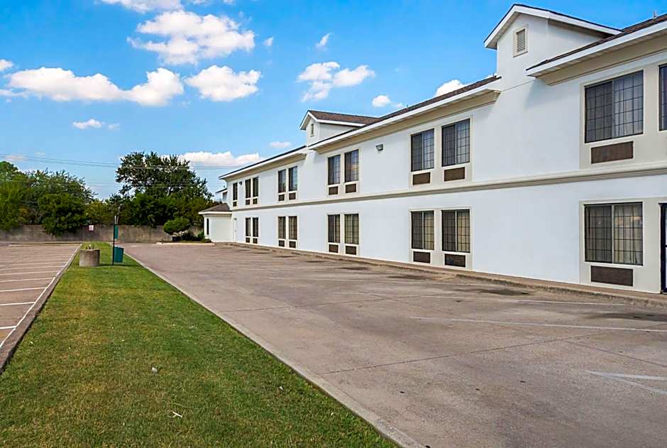 Motel 6 Dallas - Irving DFW Airport South
