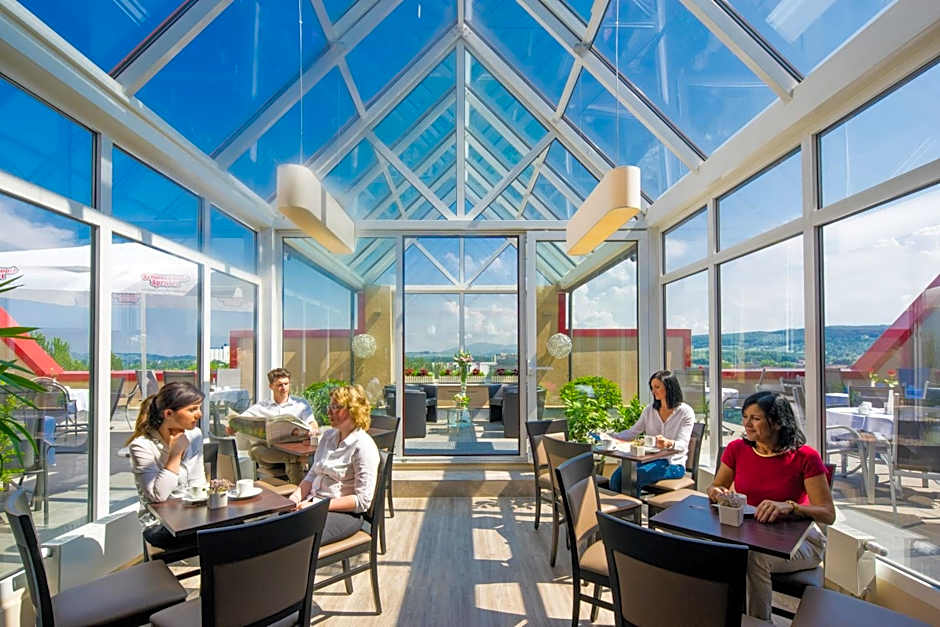 Maximilian Hotel & Apartments Weil am Rhein / Basel