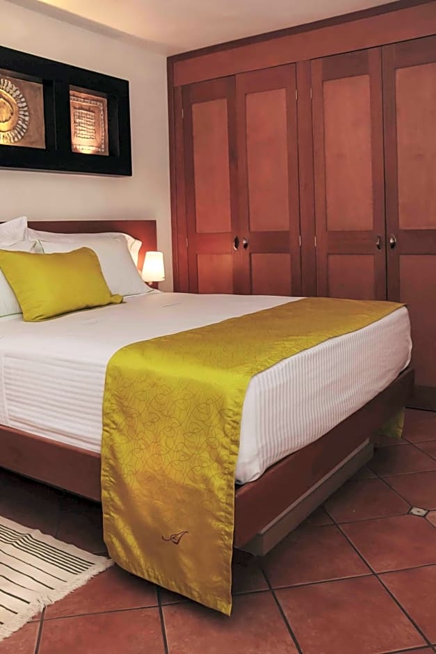 Alcazar Suites