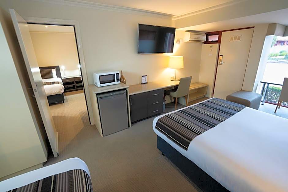 Sovereign Park Motor Inn