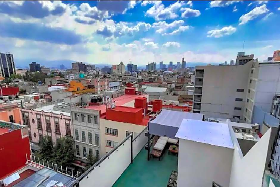 401 Location 3Bdrm 2bath apt with AC Rooftop