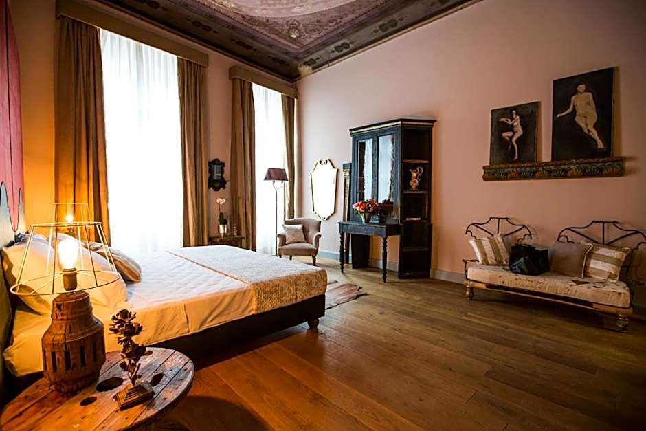 Soprarno Suites