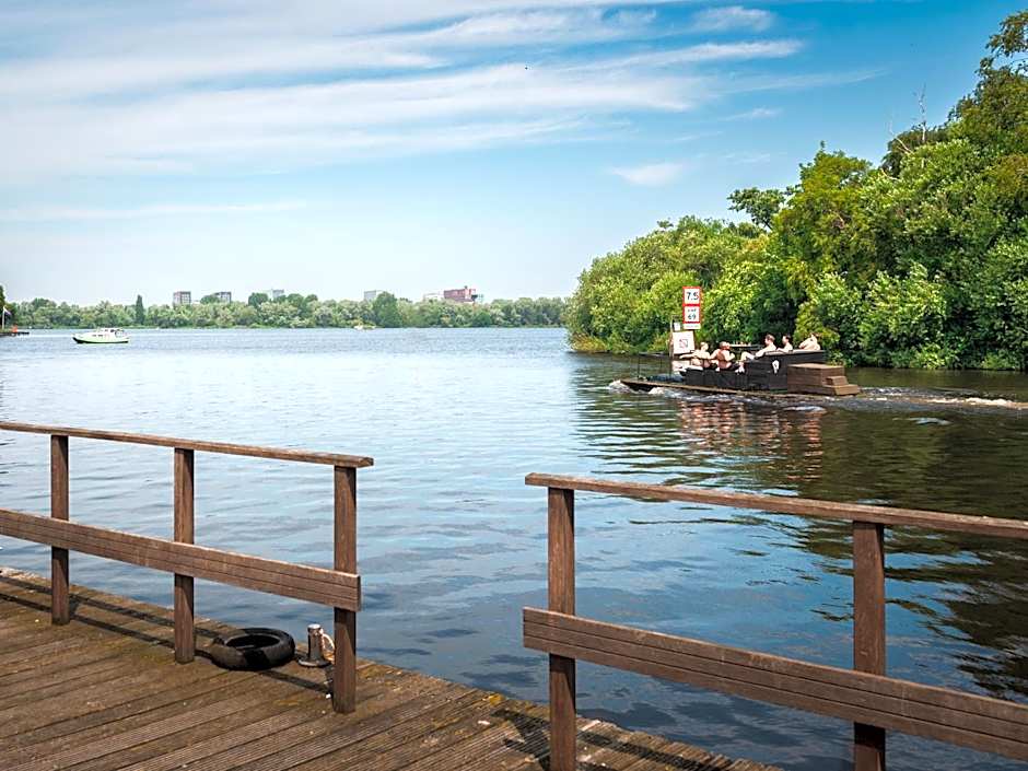 Amsterdam Lake Hotel