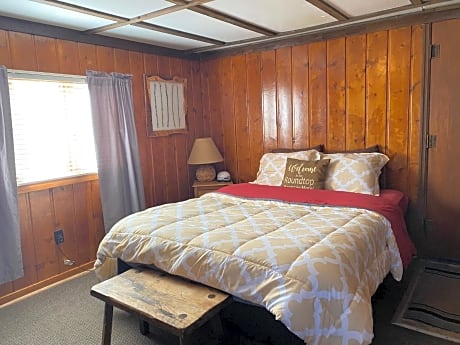 Cabin with kitchenette Queen