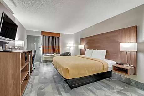 1 King Bed, Nonsmoking